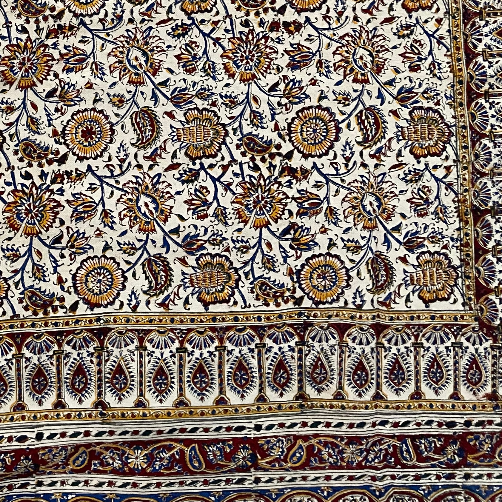 رومیزی6 نفره یا سفره قلمکار 8 نفره اعلا طرح ارغوان