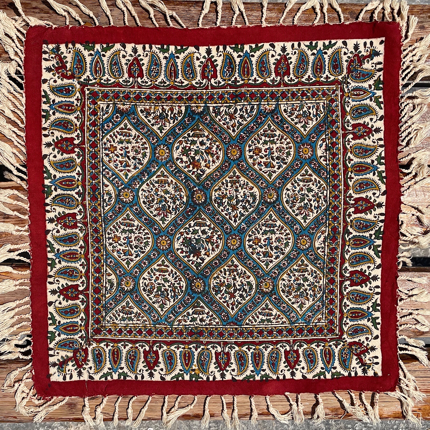 رومیزی عسلی صادراتی قلمکار طرح گنبدی