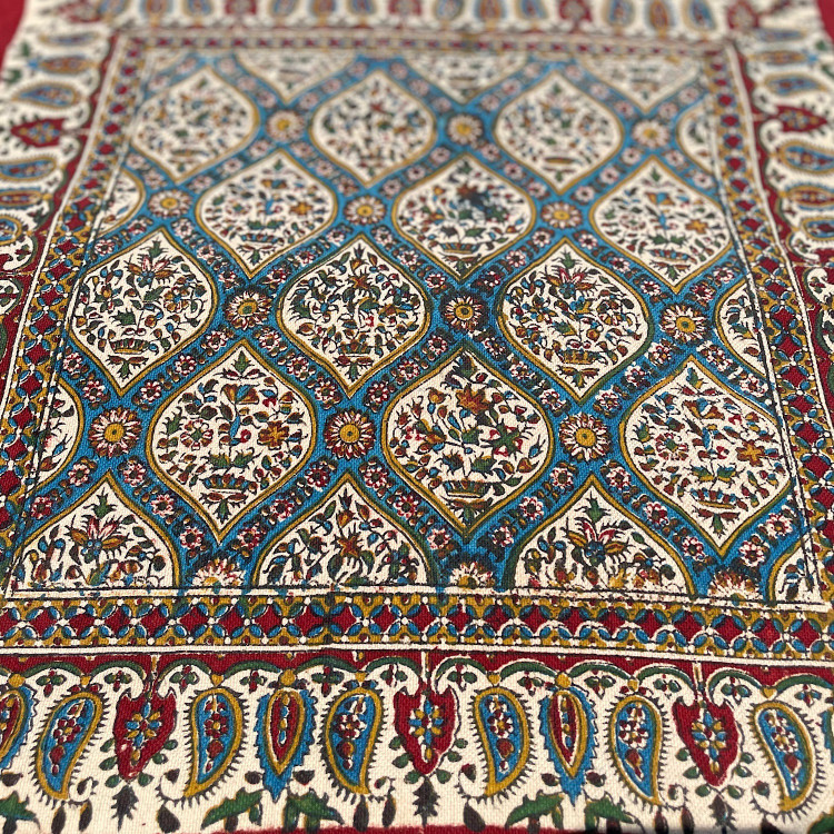 رومیزی عسلی صادراتی قلمکار طرح گنبدی