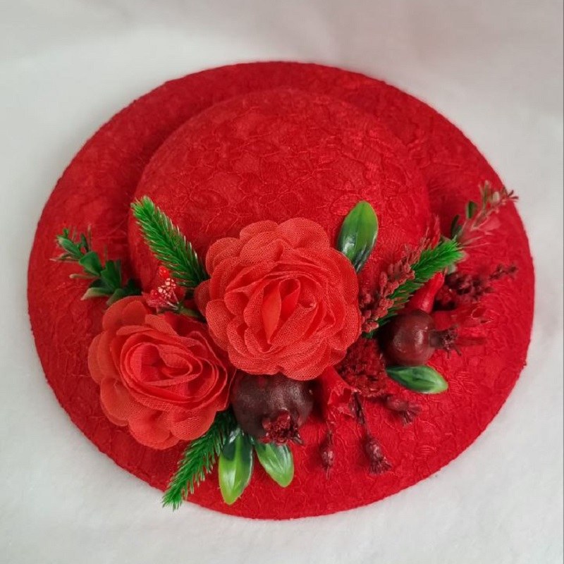 کلاه یلدایی مجلسی  آیدا  دارای رنگبندی سبز و قرمز (پس کرایه)