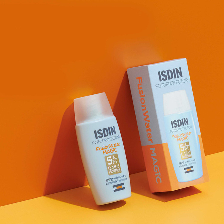 فلوئید ضدآفتاب بدون رنگ ایزدین SPF50 مدل Fusion Water Magic مناسب انواع پوست، حجم 50 میلیلیتر