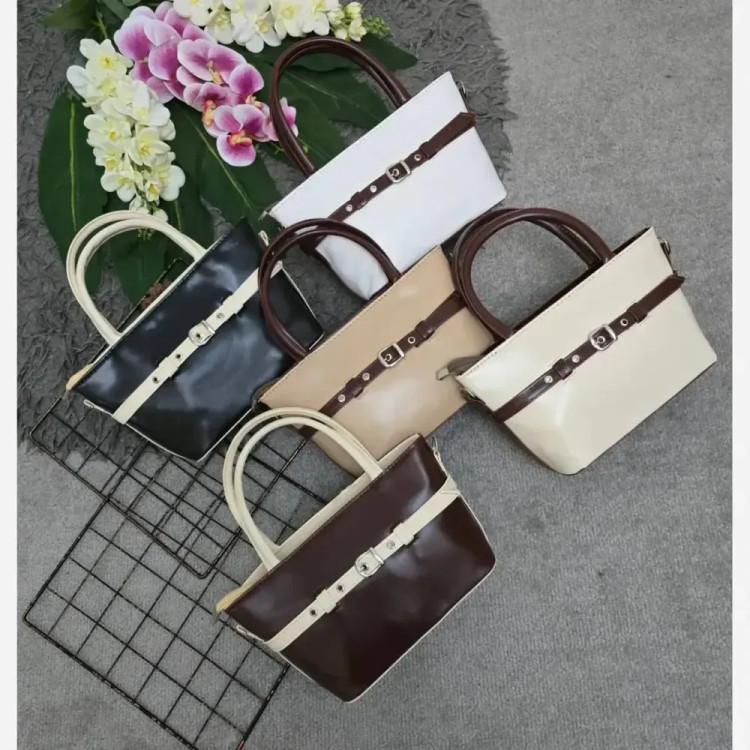 کیف چرمی زنانه اسما ابعاد 28 در 16 رنگ مشکی سفید کرم نسکافه ای
