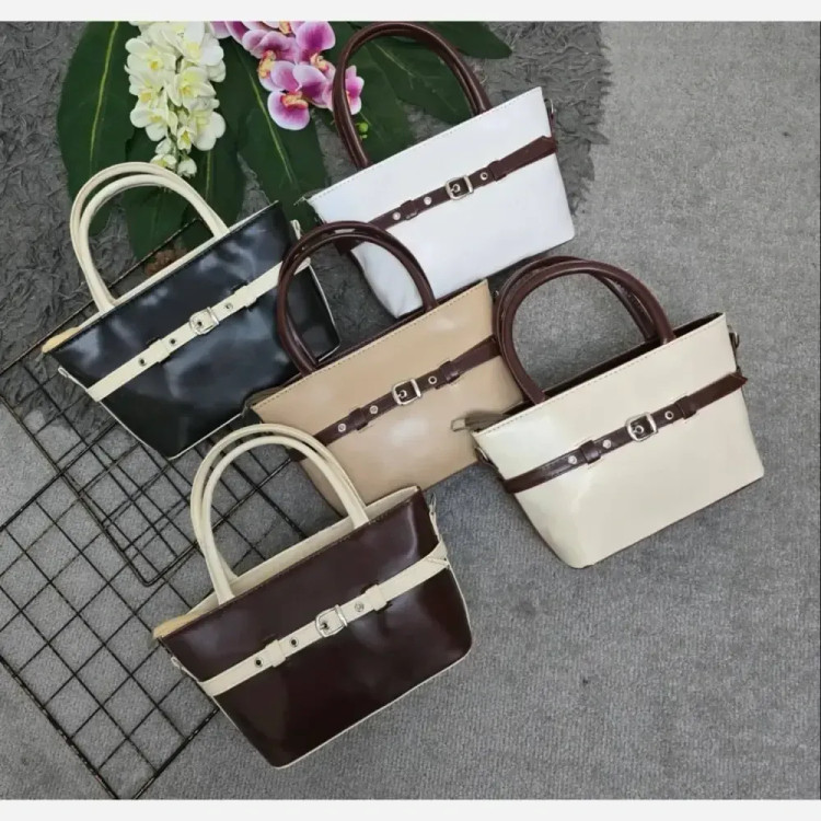 کیف چرمی زنانه اسما ابعاد 28 در 16 رنگ مشکی سفید کرم نسکافه ای