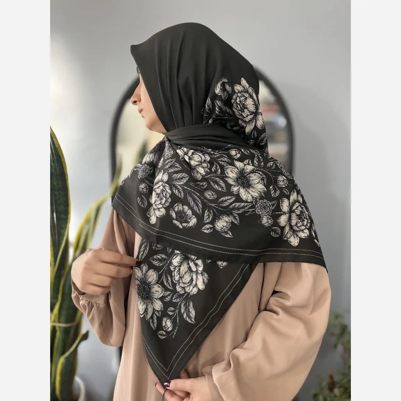 روسری سوپرنخ با طرح گل سبز