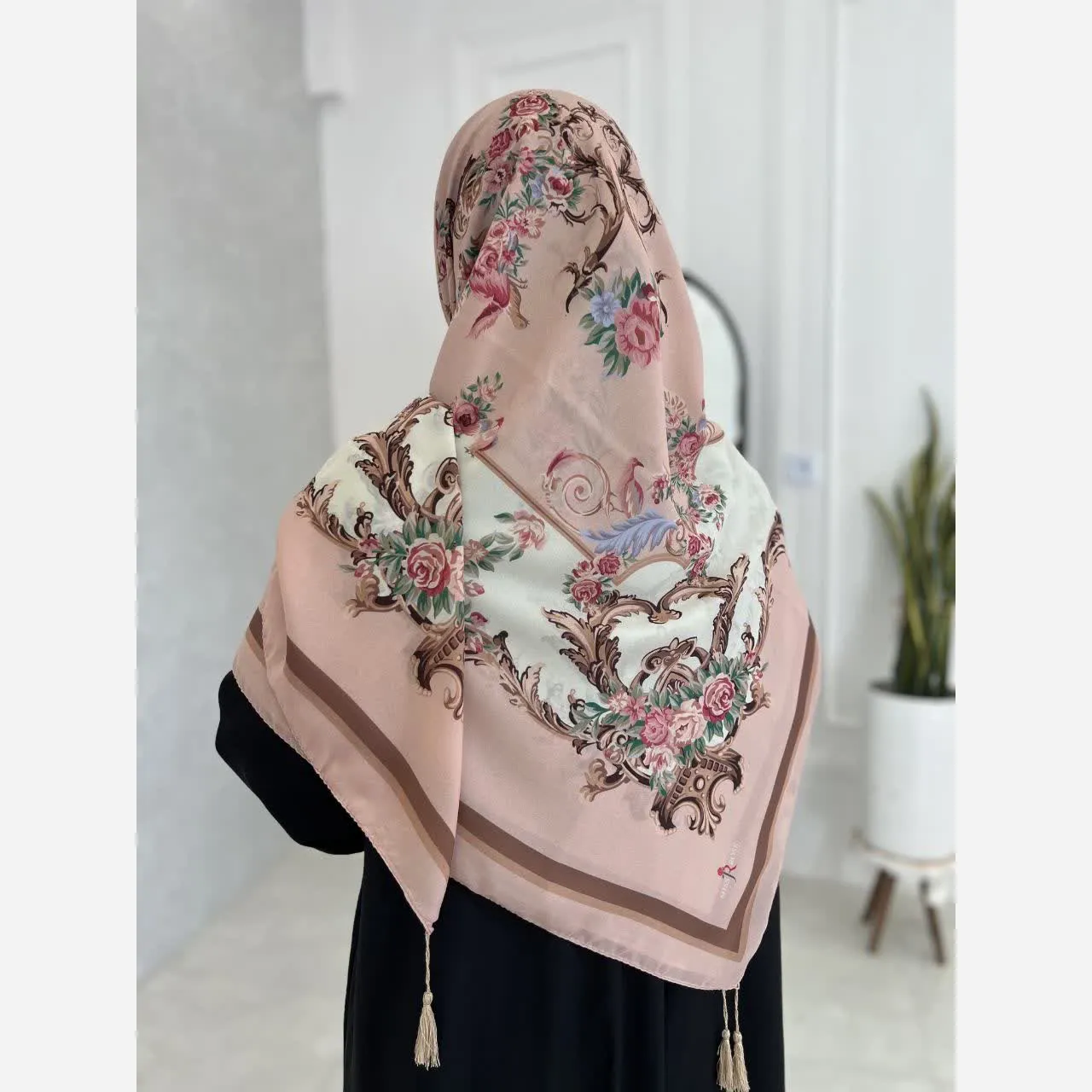 روسری کرپ نخ صورتی قواره بلند