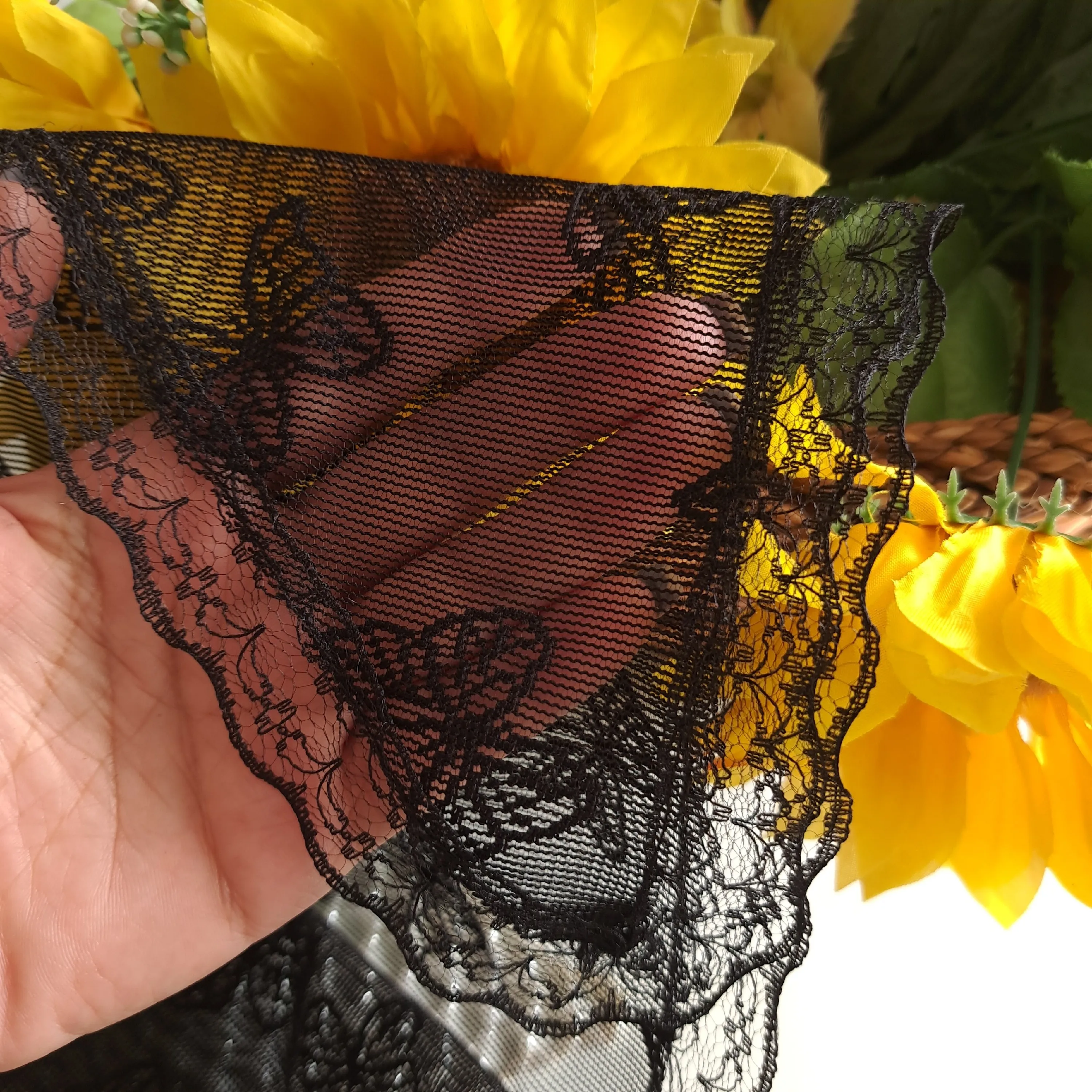 مینی اسکارف تور پروانه ای مشکی سایز 70 در 70 دور دانتل