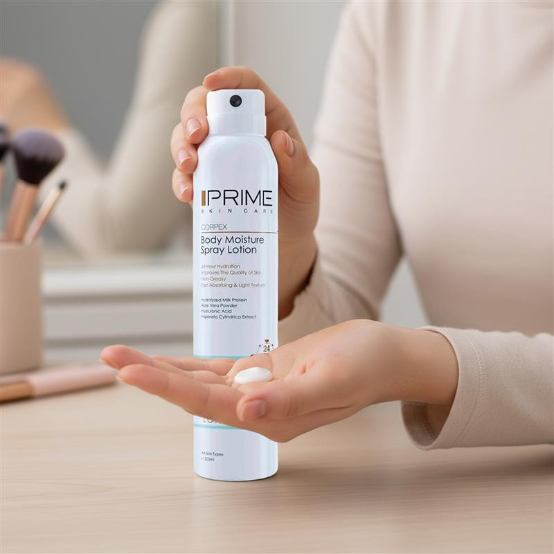 اسپری لوسیون آبرسان بدن پرایم مدل Long Lasting حجم 200 میلیلیتر با ماندگاری 24 ساعته، بافت غیرچرب، حاوی آلوئه ورا، عصاره شیر، سدیم هیالورونات و روغن نارگیل، نرمکننده و رفع خشکی پوست برای انواع پوست