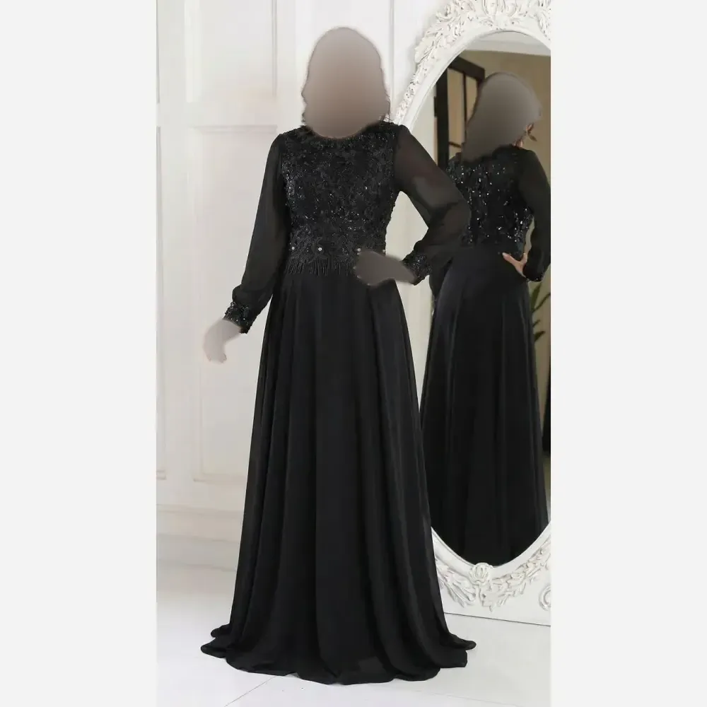 پیراهن مجلسی زنانه سایز بزرگ حریر و دانتل پولکی پوشیده کاپدار رنگ مشکی سورمه ای سبز بادمجونی زرشکی