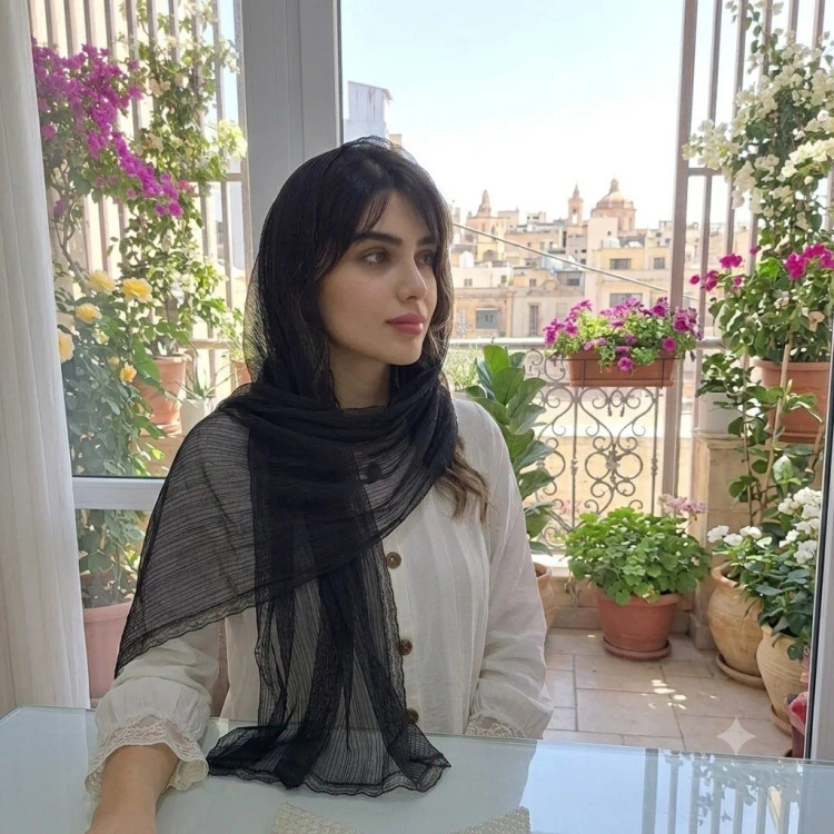 شال مشکی تور زنانه راه راه حاشیه گیپور دوزی شده