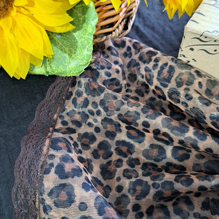 شال رینگی زنانه طرح پلنگی جنس تور دور گیپور سایز 50 در 100 رنگ کرم قهوه ای