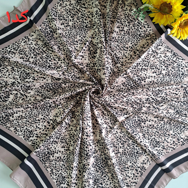 روسری زنانه پلنگی قواره 140 جنس کشمیر پلیسه منگوله دار رنگ نسکافه ای مشکی