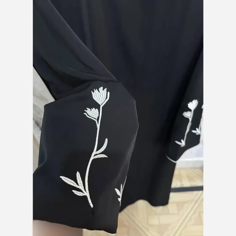 عبا زنانه گلدوزی مدل حنانه پارچه الیزه جت بلک مشکی فری سایز