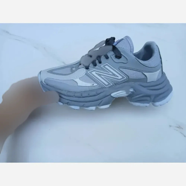 کتونی نیوبالانس زنانه زیره پلیمر سبک و راحت رنگ طوسی سفیدمشکی سایز 37 تا 40