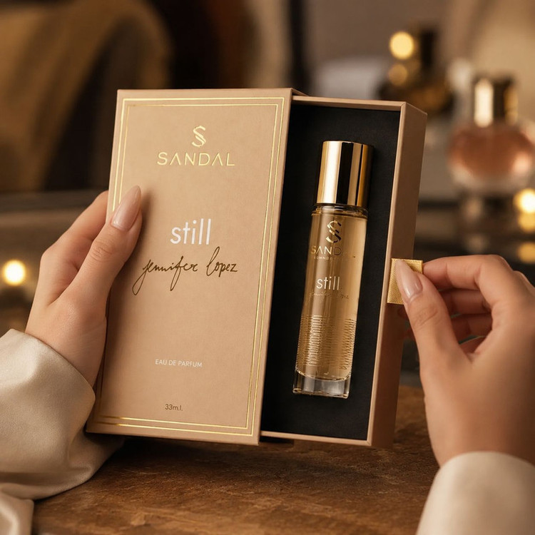 عطر جیبی زنانه صندل مدل still jennifer lopez با رایحه گلی و تند حجم 33 میلیلیتر