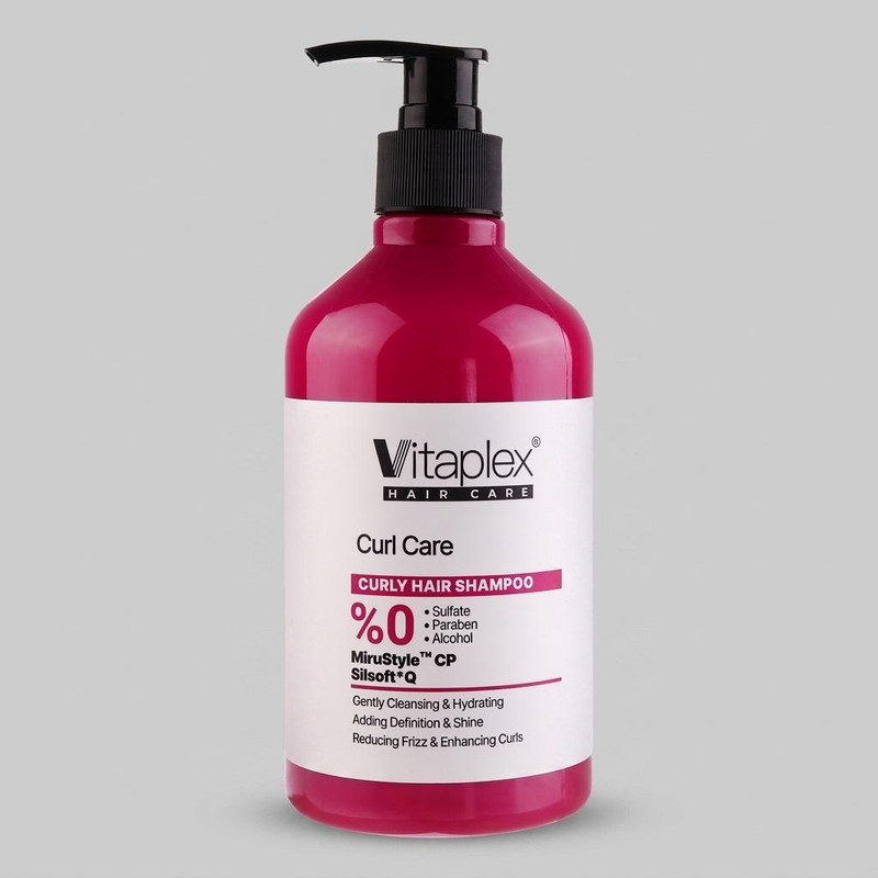 شامپو مو فر ویتاپلکس مدل Curl Care حجم 500 میلی‌لیتر، تقویت‌کننده، مرطوب‌کننده، لطافت‌بخش، کنترل چربی و جلوگیری از وز شدن مو، مناسب پوست سر معمولی، دارای گلیسیرین