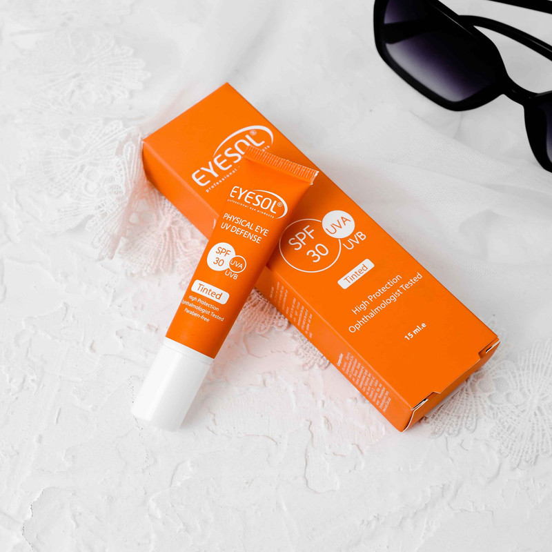 کرم ضد آفتاب رنگی دور چشم آیسول SPF 30 مدل TINTED مناسب برای انواع پوست حجم 15 میلیلیتر