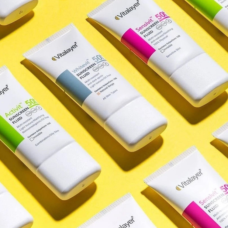 فلوئید ضد آفتاب بیرنگ ویتالیر، spf 50، مدل 0128، مناسب پوست های حساس با حجم 50 میلیلیتر، ضد حساسیت، محافظتکننده در برابر اشعههای UVA و UVB، دارای فرمولاسیون دی اکسید تیتانیوم و اکسید روی، با ماندگاری 2 ساعته