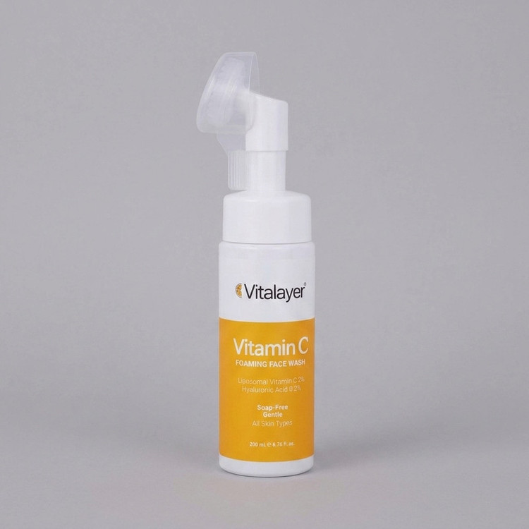 فوم شستوشوی صورت ویتالیر مدل Vitamin C مناسب برای انواع پوست حجم 200 میلیلیتر