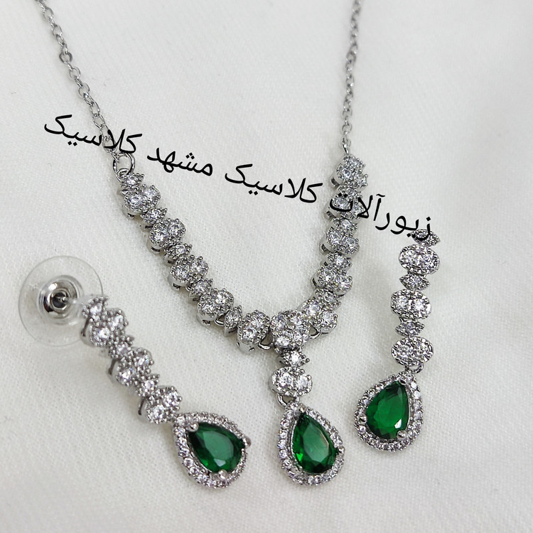 نیم ست نقره ای جواهری پر نگین نگین سبز اشکی