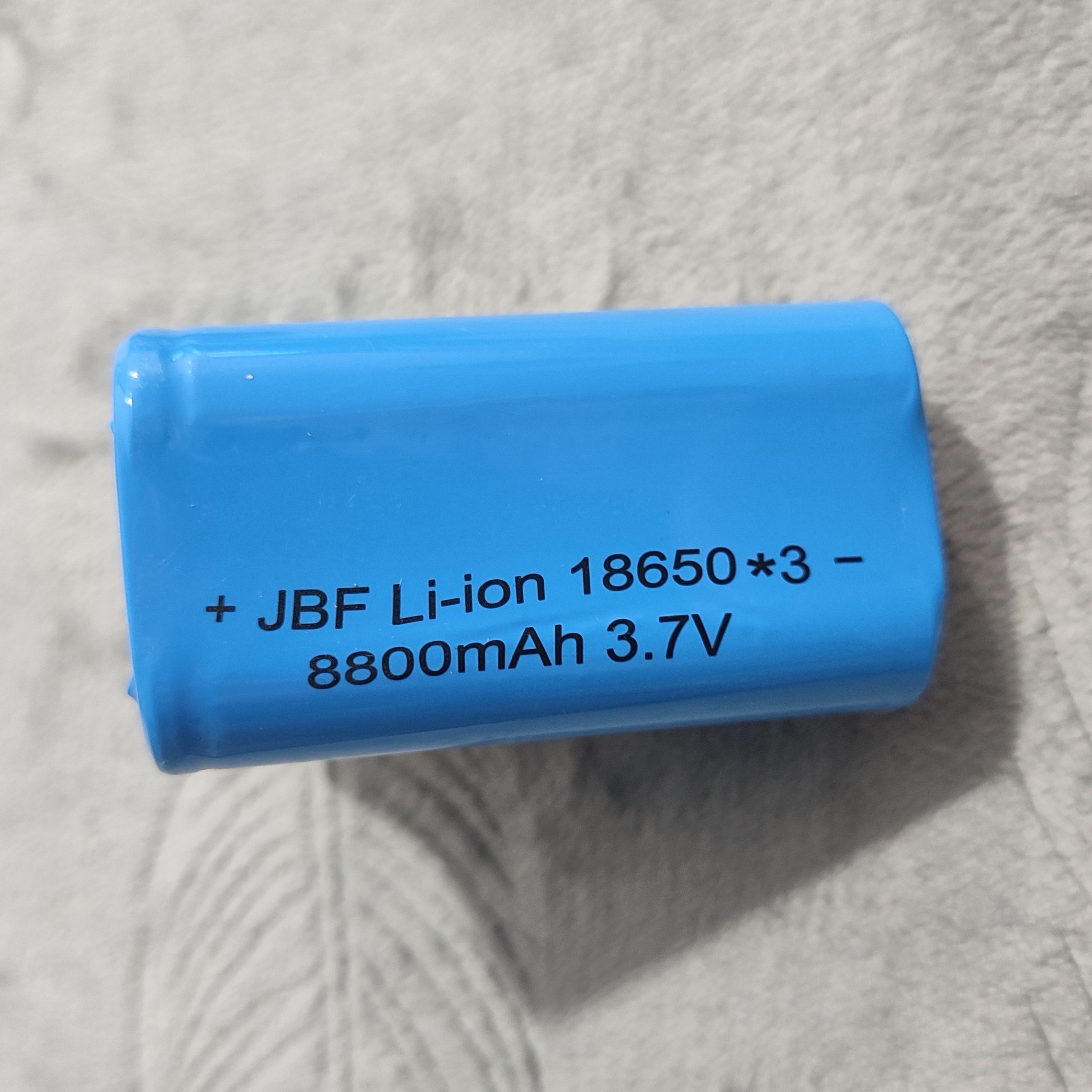 باتری لیتیومی شارژی 3 سل ( پک 14 عددی ) ظرفیت 8800 میلی آمپر قابل شارژ ( گناوه مارکت )