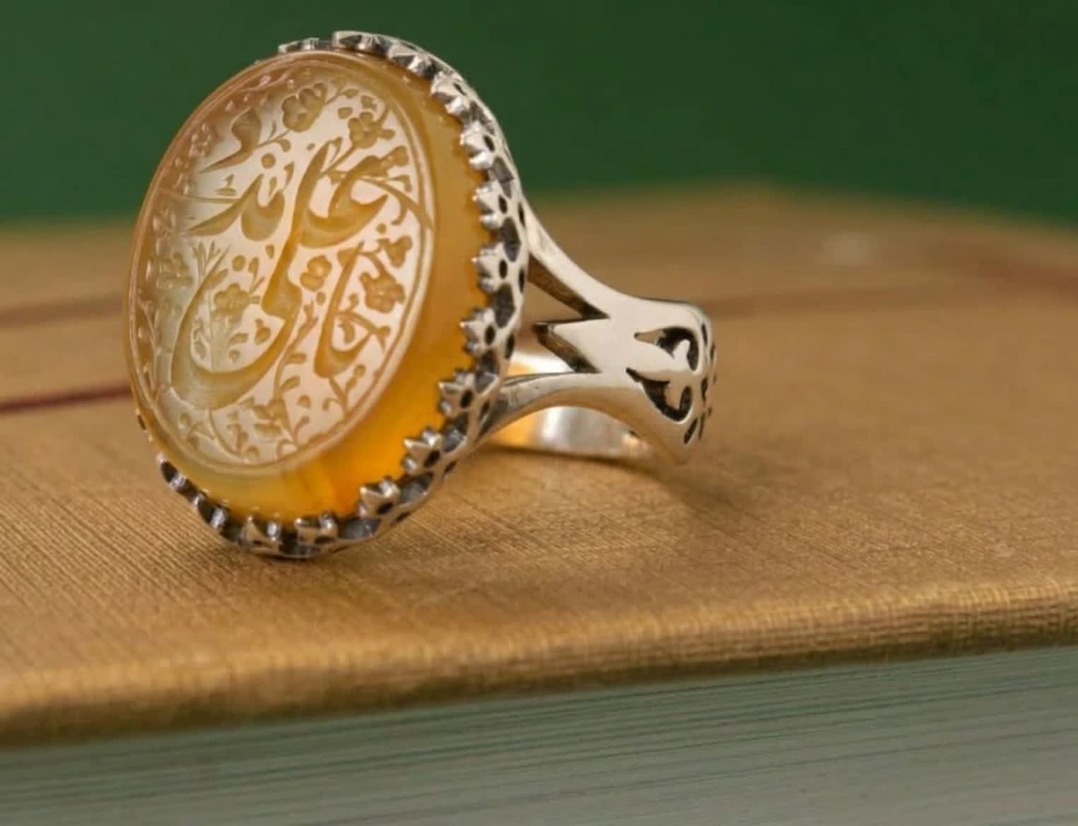 انگشتر آلیاژی عقیق زرد مردانه حکاکی یا علی | رکاب آلیاژی خاص و چشمگیر  کد 5038