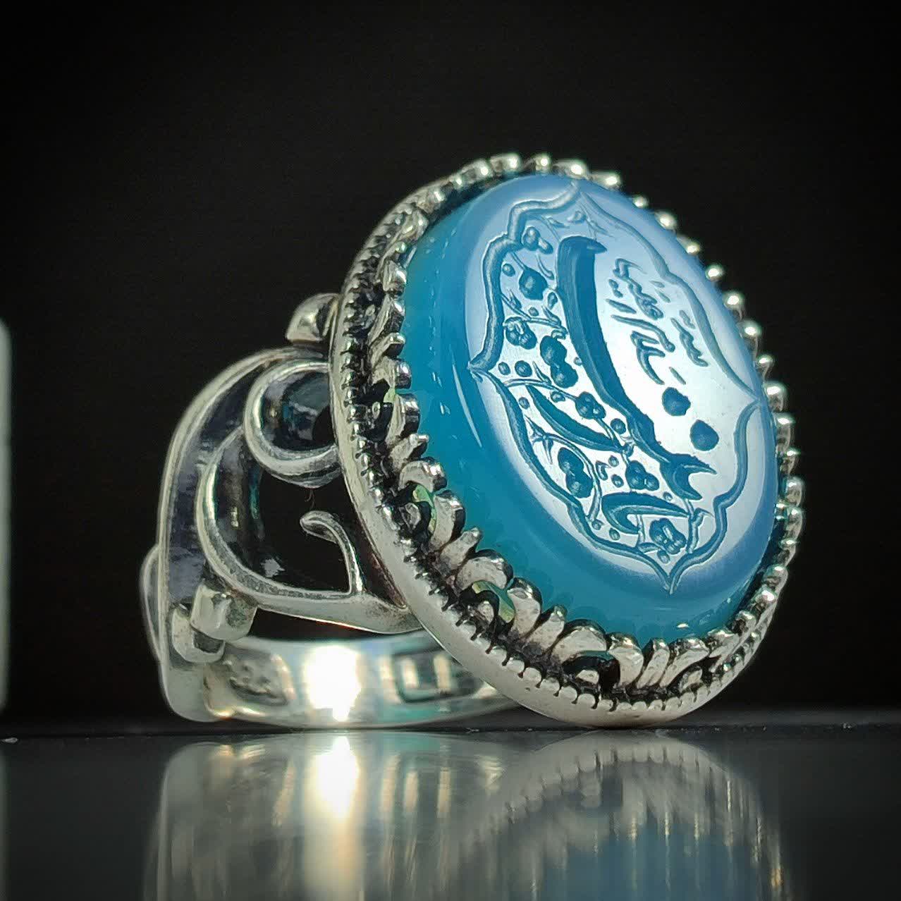 خرید انگشتر عقیق آبی حکاکی "یا زینب" (س) - رکاب مزین به "یا حسین" (ع)  کد 2196
