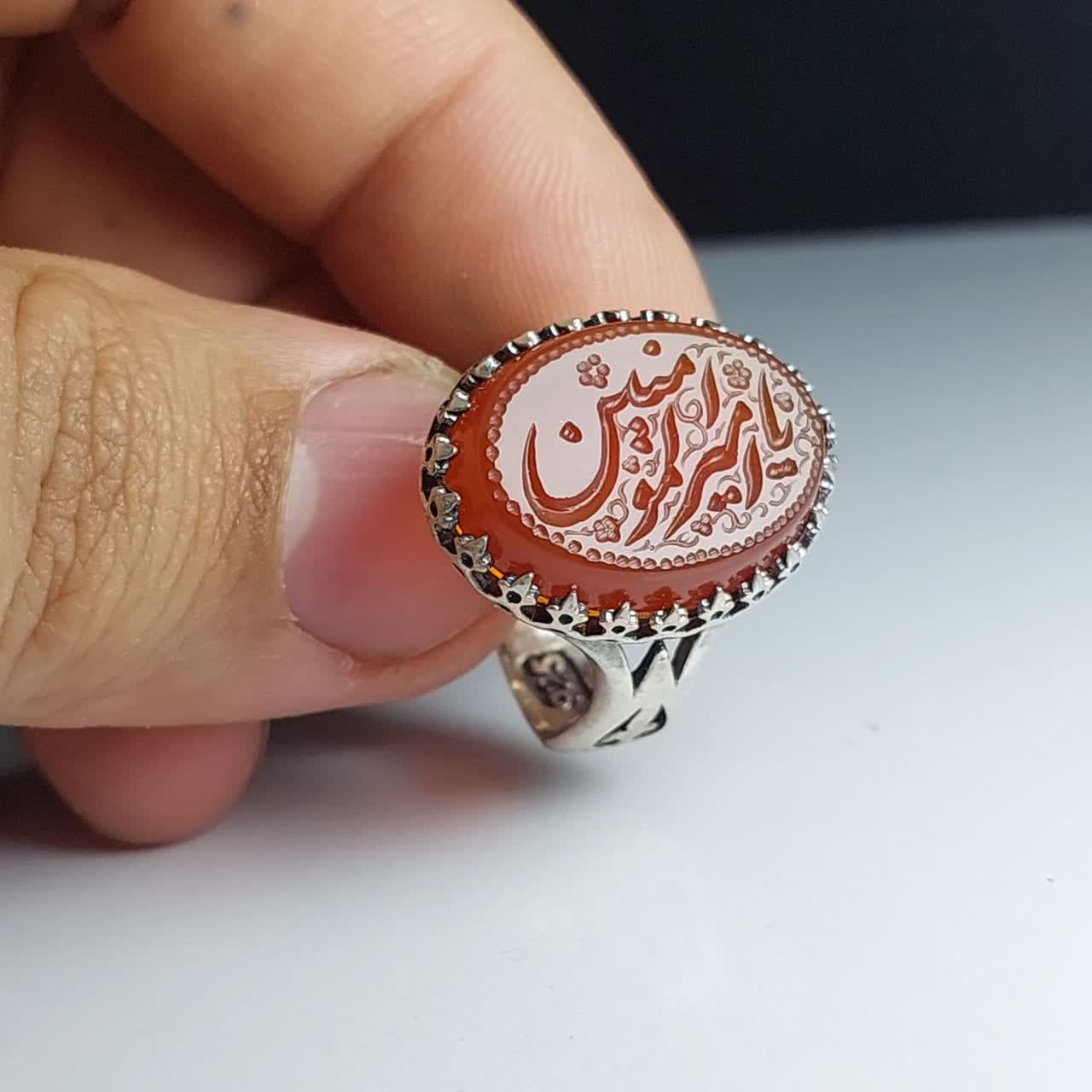 انگشتر عقیق قرمز مردانه "پرچم حیدری" – متبرک به نام "یا امیرالمومنین (ع)"  کد 1804