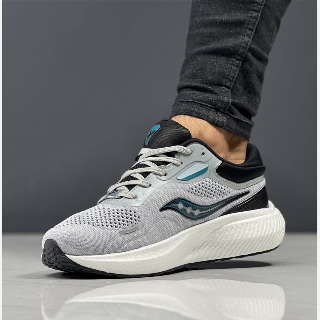 کتونی پیاده روی مردانه Saucony (کیفیت بالا)