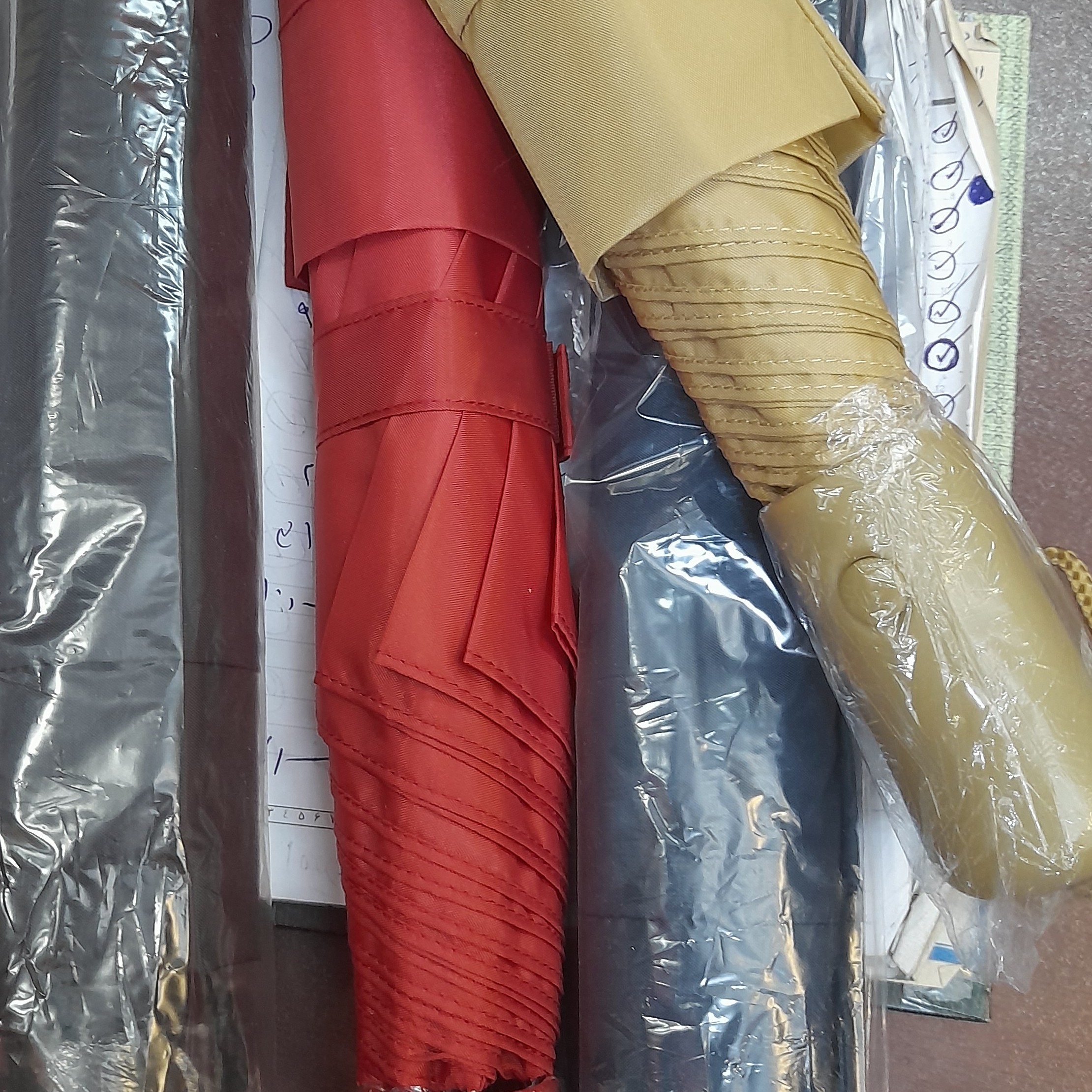 چتر مردانه چتر نیمه اتوماتیک یک نفره چتر تاشو مشکی چتر تاشو تانک چتر مسافرتی