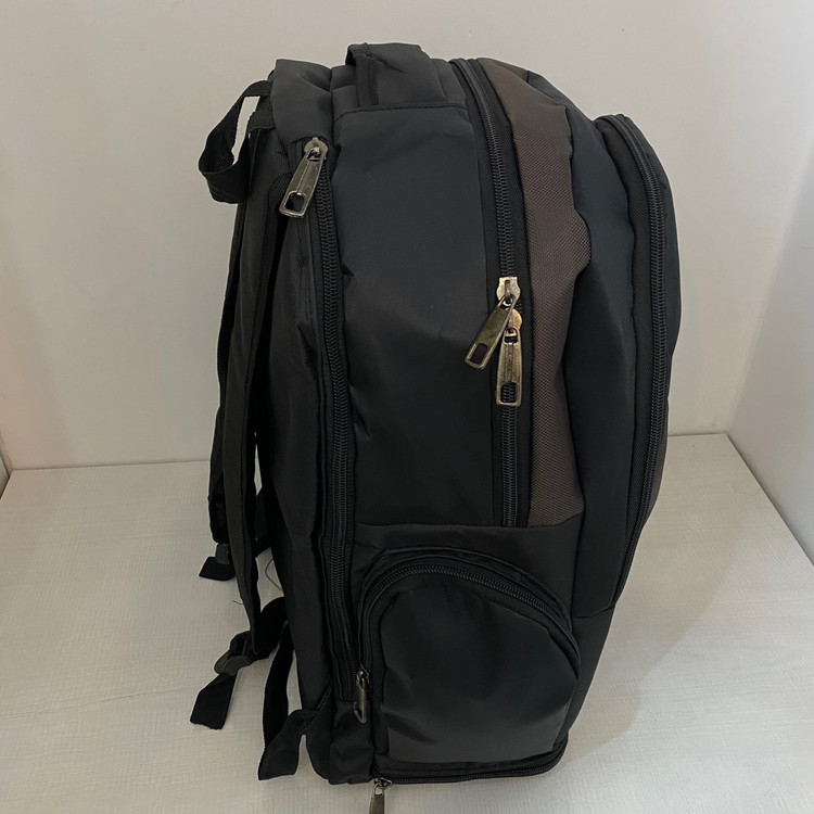 کوله حرفه ای ورزشی برند asics،جاکفشی دار،(پس کرایه)