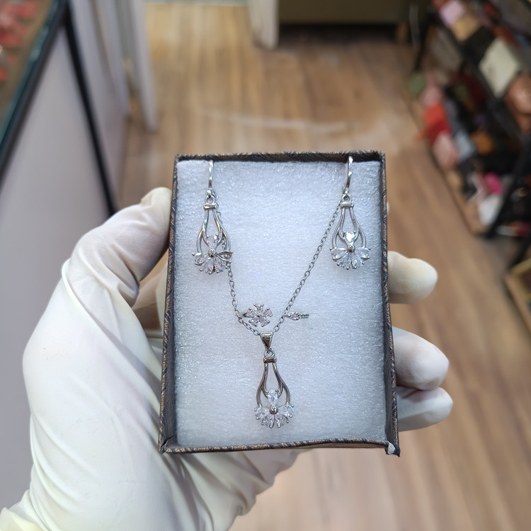 ست کادویی دخترانه گردنبند گوشواره و انگشتر برند ژوپینگ6480
