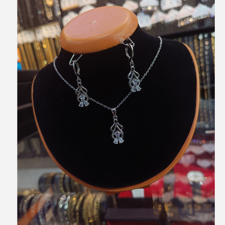 نیمست گردنبند و گوشواره برند ژوپینگ 6801