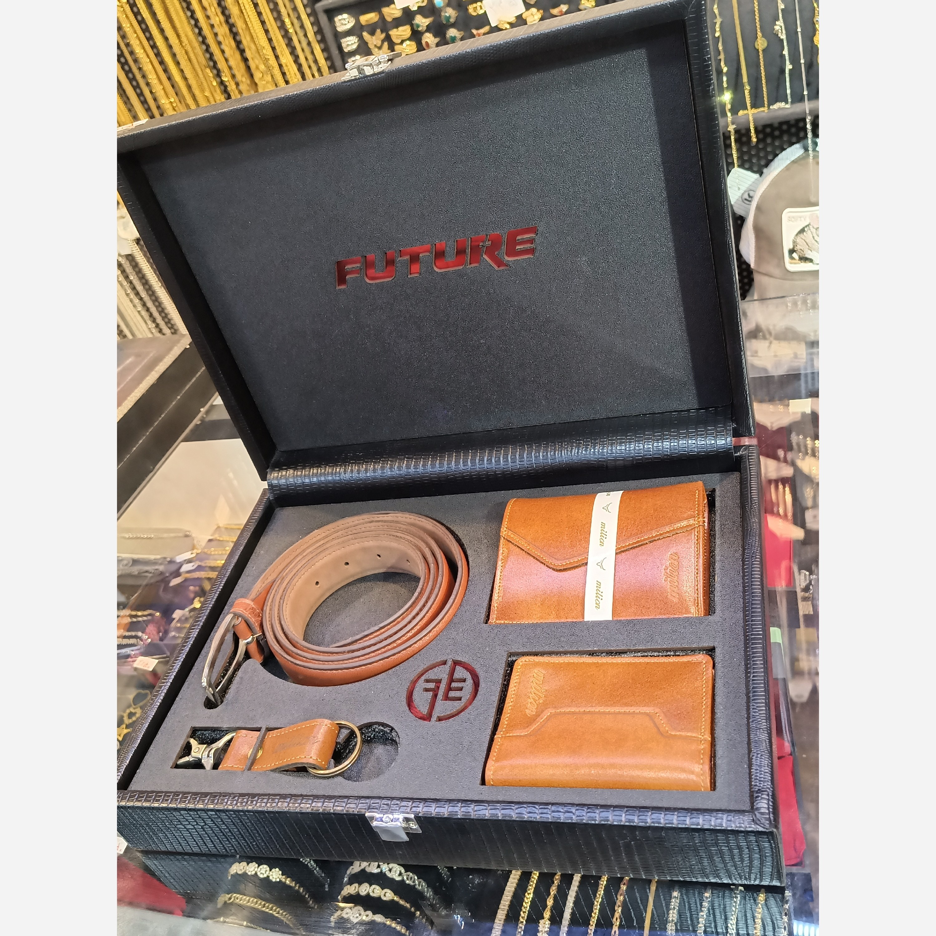 ست کادویی مردانه چرم طبیعی کیف جاکارتی کمربند جاکلیدی6251