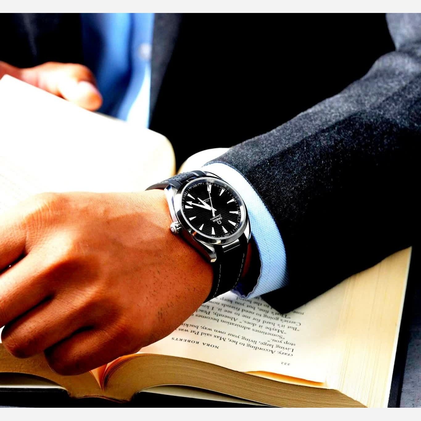 ساعت مچی عقربه ای مردانه اومگا OMEGA بند رابر مشکی