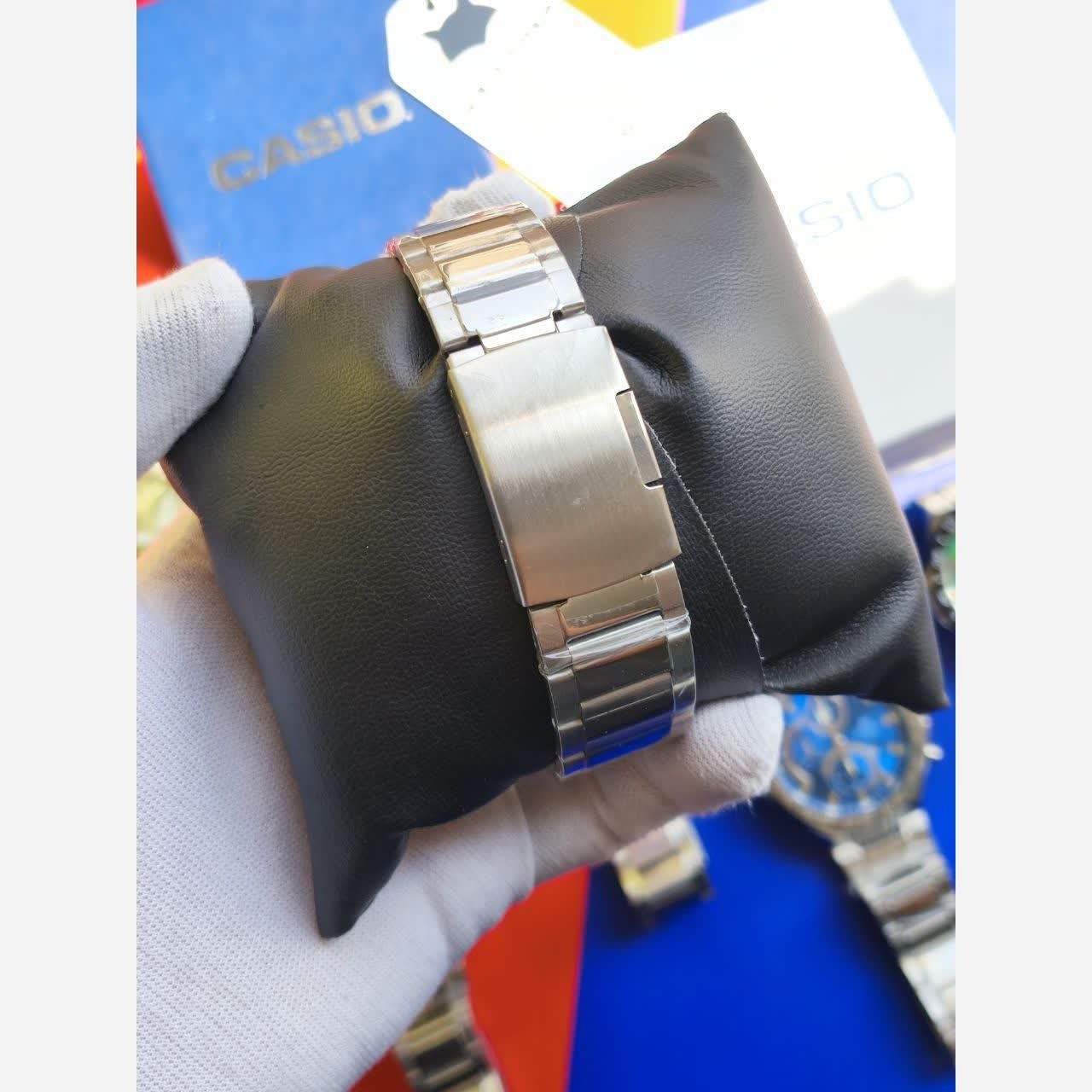 ساعت مچی مردانه کاسیو CASIO EDIFICE موتور ژاپنی صفحه آبی دور مشکی
