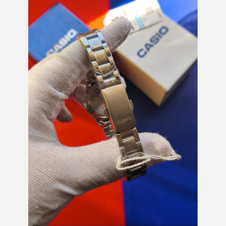 ساعت مچی زنانه کاسیو CASIO موتور ژاپنی بند نقره ای صفحه مشکی+ جعبه