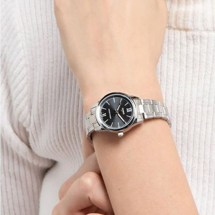 ساعت مچی زنانه کاسیو CASIO موتور ژاپنی بند نقره ای صفحه مشکی+ جعبه