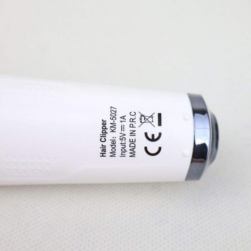 ماشین اصلاح موی سر و صورت کیمی مدل KM-5027 Professional با تیغه تیتانیوم پیشرفته، باتری لیتیوم یون 1400 میلیآمپر، شارژ تایپسی، طراحی ارگونومیک و قابلیت استفاده خشک و مرطوب